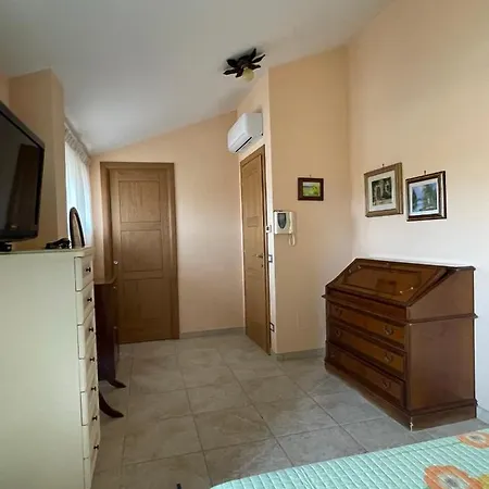 La Casa Di Flora Aeroporto Di Holiday home